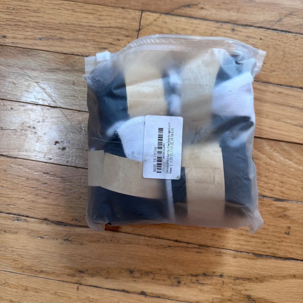 JHM Kids Athletic Sport Crew Socks 4 Pair Pack Black White Ages 4-11 NEW